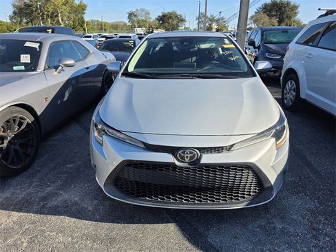 Used 2020 Toyota Corolla LE image 2