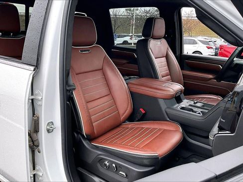 Used 2025 GMC Sierra 2500 Denali Ultimate image 7