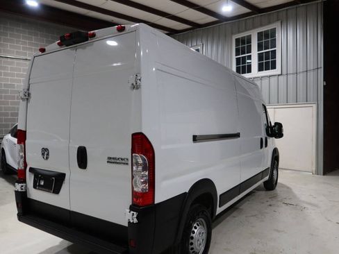 Used 2024 RAM ProMaster 2500 w/ Safety Group FWD image 4
