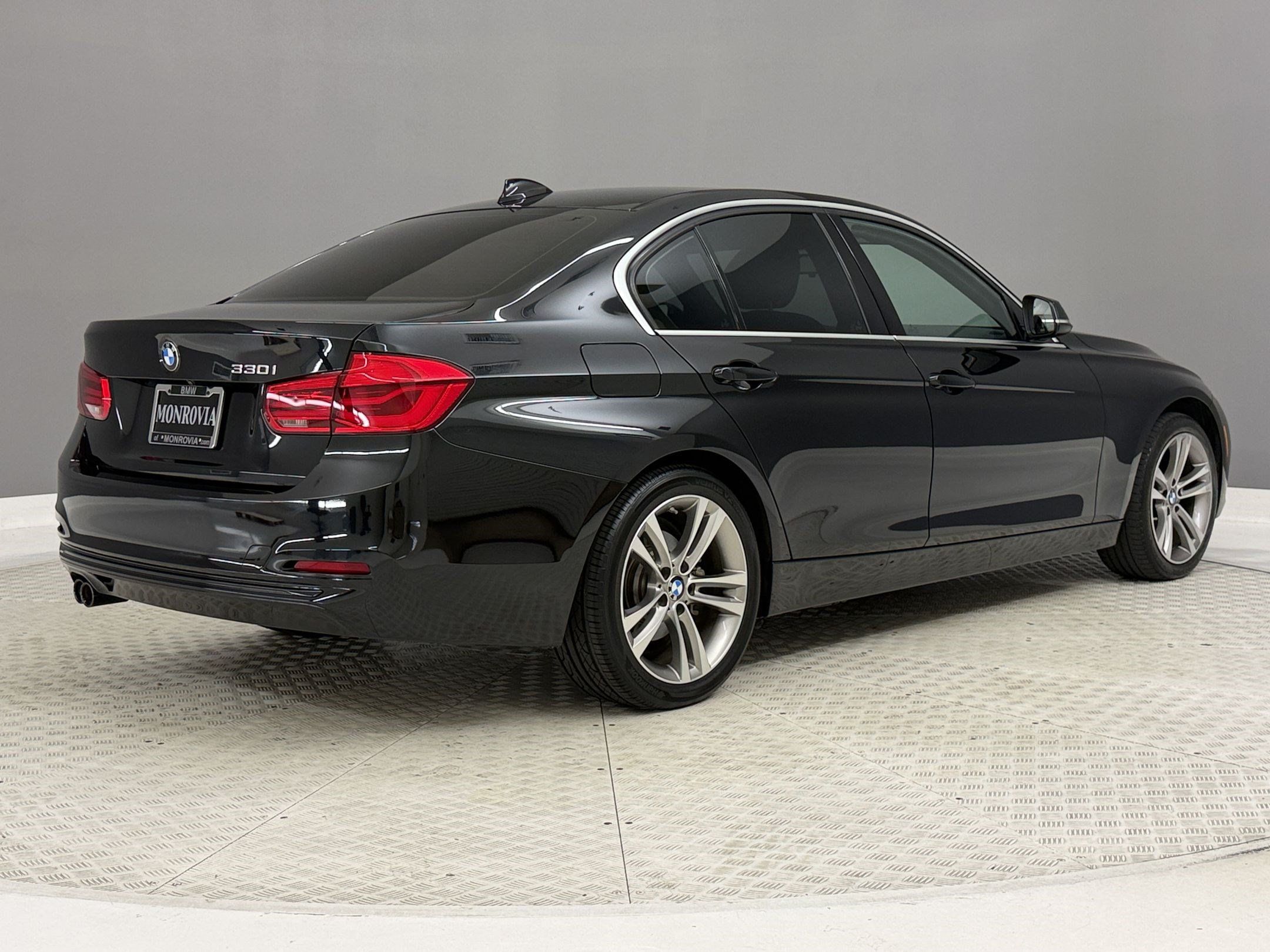 Used 2018 BMW 330i Sedan w/ Convenience Package RWD image 9