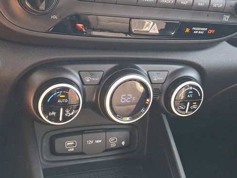 Certified 2023 Hyundai Venue Limited FWD image 15