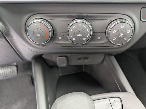 New 2026 Chevrolet Trax RS w/ Sunroof Package image 17