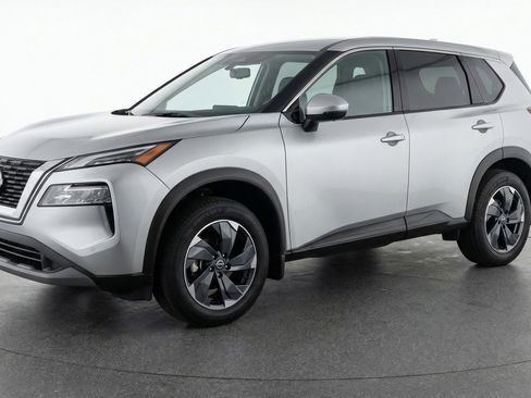 Used 2025 Nissan Rogue SV image 3