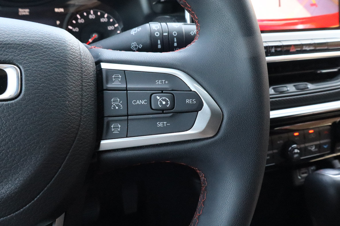 Used 2025 Jeep Compass Trailhawk AWD/4WD image 27