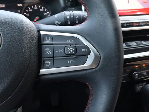 Used 2025 Jeep Compass Trailhawk AWD/4WD image 27