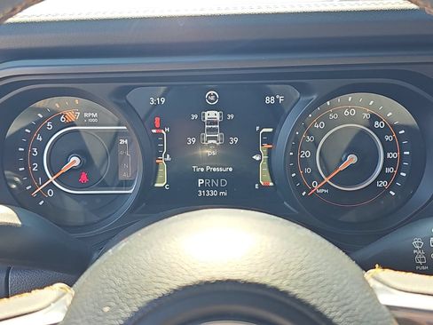 Used 2024 Jeep Wrangler Unlimited Sahara AWD/4WD image 9