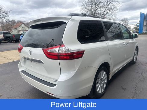 Used 2017 Toyota Sienna Limited Premium image 12