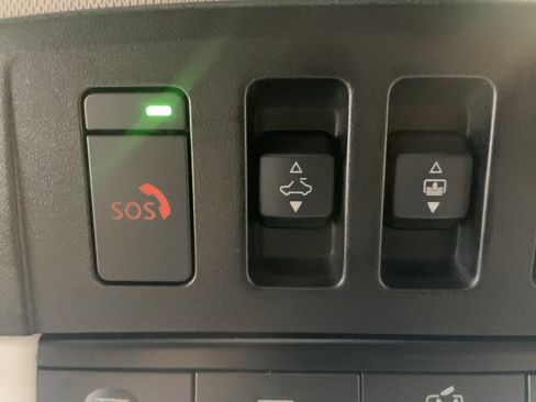 Used 2024 Nissan Rogue SV w/ SV Premium Package image 17