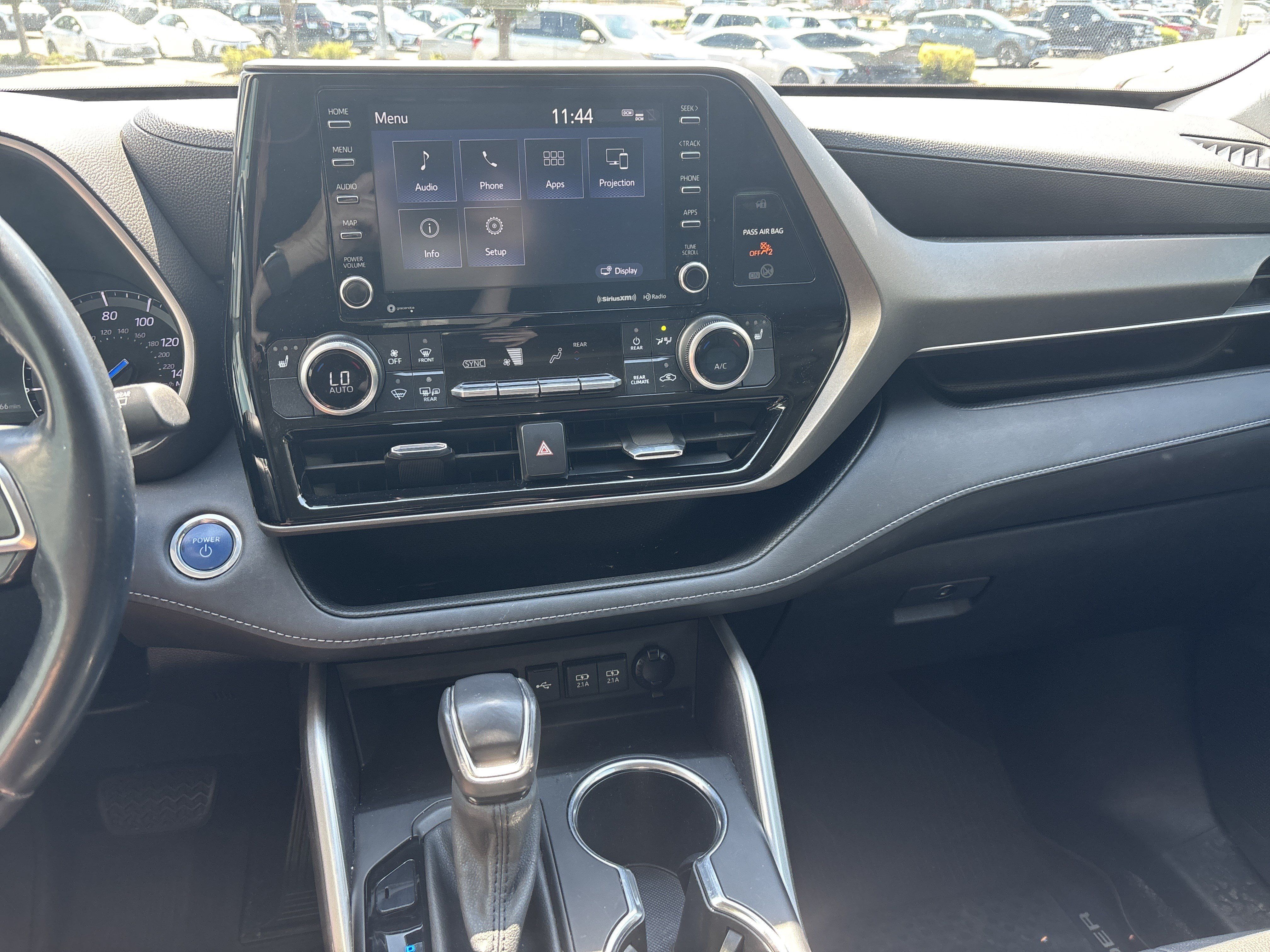 Used 2020 Toyota Highlander XLE AWD/4WD image 22