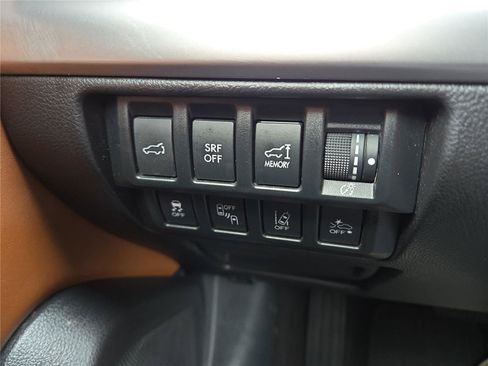 Used 2017 Subaru Outback 2.5i Touring AWD/4WD image 17