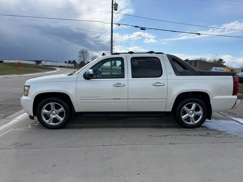 Used 2011 Chevrolet Avalanche LTZ AWD/4WD image 10