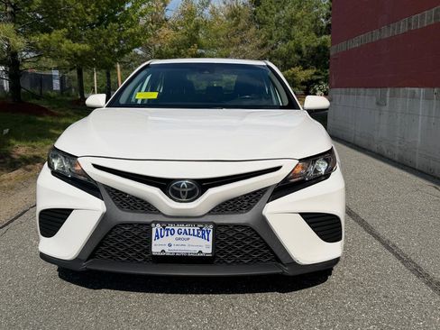 Used 2020 Toyota Camry SE FWD image 2