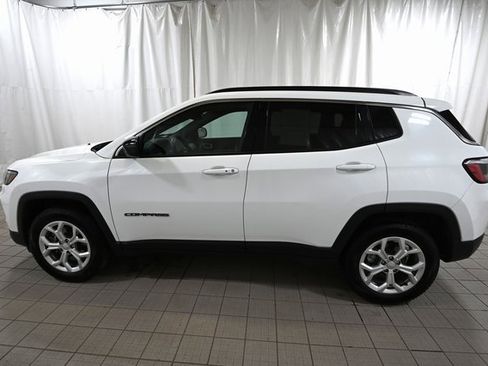 Used 2024 Jeep Compass Latitude image 9