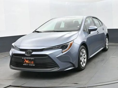 Used 2023 Toyota Corolla LE image 1
