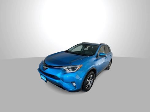 Used 2017 Toyota RAV4 XLE w/ All Weather Liner Package AWD/4WD image 4