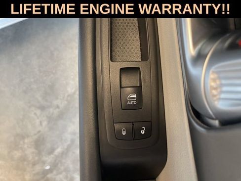 Used 2024 Chrysler Pacifica Touring-L FWD image 46