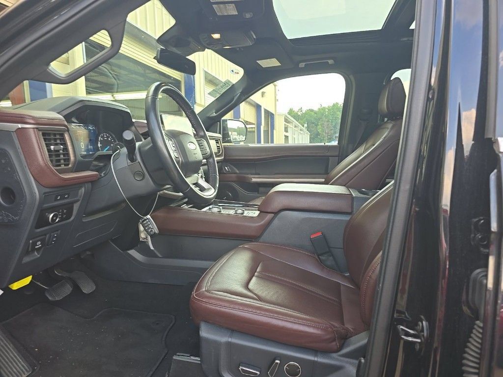 Used 2024 Ford Expedition Limited AWD/4WD image 7