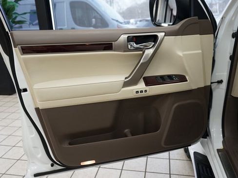 Used 2017 Lexus GX 460 image 25