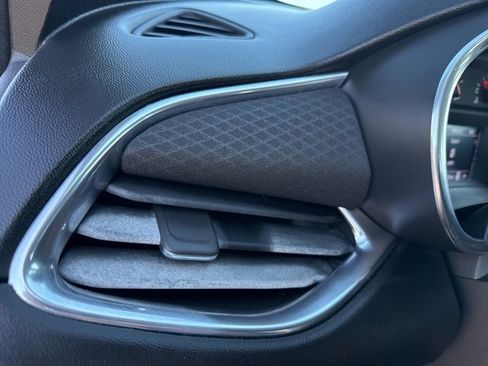 Used 2017 Chevrolet Malibu LT image 24