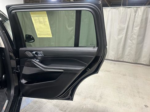 Used 2023 BMW X7 xDrive40i w/ Premium Package image 25