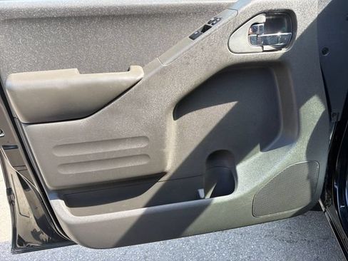 Used 2017 Nissan Frontier SV AWD/4WD image 11