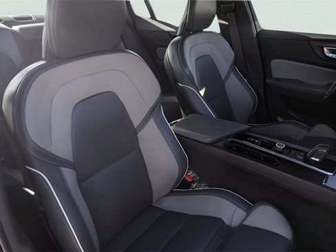 Used 2022 Volvo S60 B5 R-Design w/ Climate Package image 34