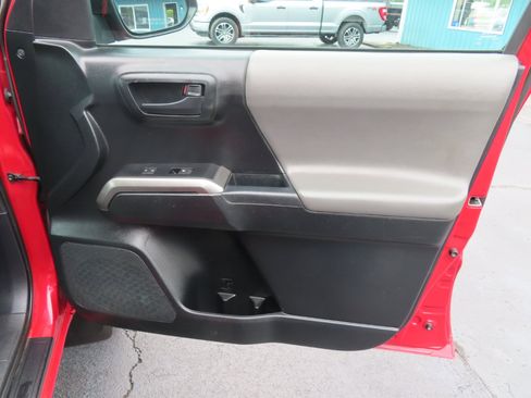 Used 2019 Toyota Tacoma TRD Off-Road image 39