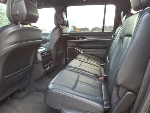 Used 2023 Jeep Wagoneer L Series II image 10