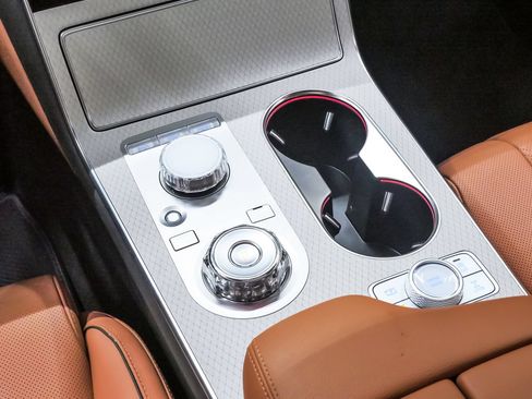 Certified 2025 Genesis GV80 2.5T Prestige AWD/4WD image 19