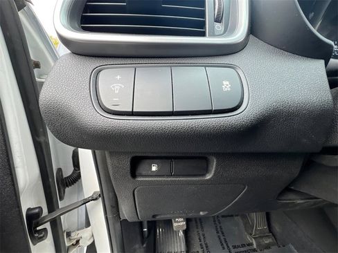 Used 2016 Kia Sorento LX w/ LX Convenience Package image 14