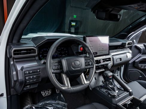 Used 2024 Toyota Tacoma TRD Sport image 16