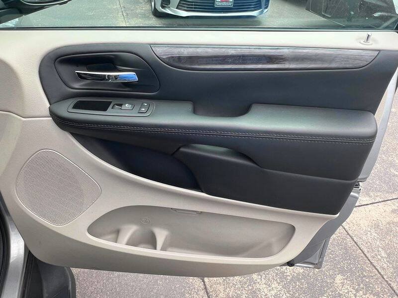 Used 2017 Dodge Grand Caravan SE w/ Power Window Group FWD image 32