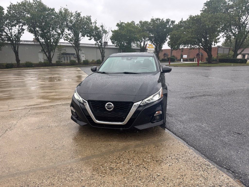 Used 2019 Nissan Altima 2.5 Platinum FWD image 2