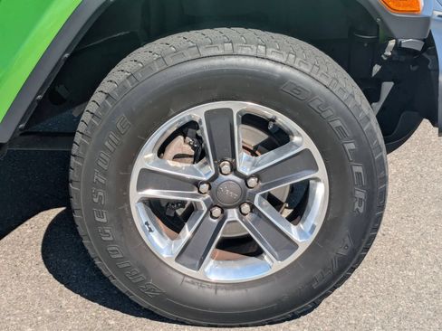 Used 2019 Jeep Wrangler Unlimited Sahara w/ Uconnect 4C Nav & Sound Group AWD/4WD image 11