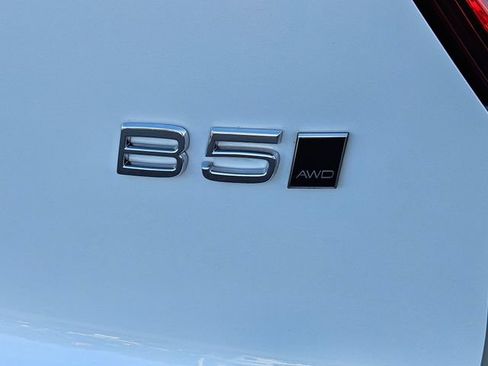 Certified 2024 Volvo XC40 B5 Ultimate w/ Protection Package Premier AWD/4WD image 11