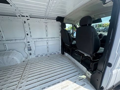 Used 2025 RAM ProMaster 2500 w/ Convenience Group FWD image 11