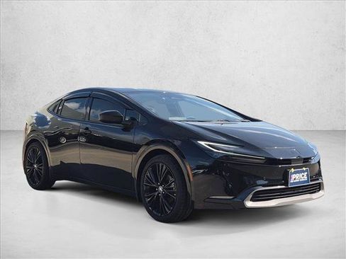Used 2026 Toyota Prius XLE FWD image 3