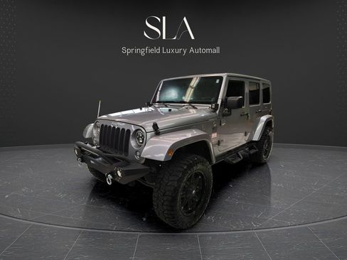 Used 2014 Jeep Wrangler Unlimited Sahara w/ Dual Top Group AWD/4WD image 4