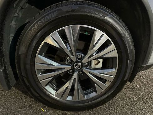 Used 2021 Nissan Rogue SV image 34