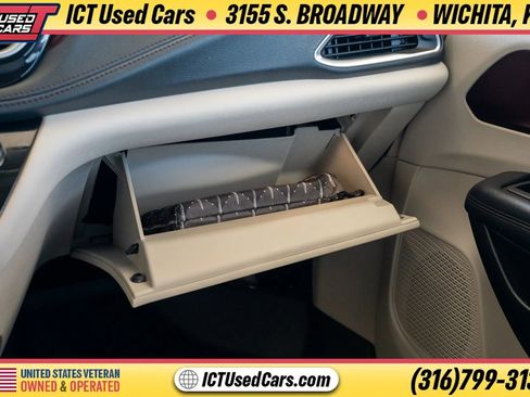 Used 2020 Chrysler Pacifica Limited FWD image 28