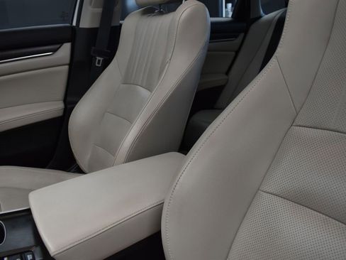 Used 2018 Honda Accord Touring image 14