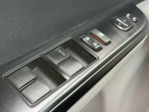 Used 2014 Toyota Camry L image 23