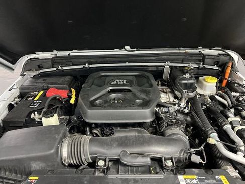 Used 2021 Jeep Wrangler Unlimited Sahara w/ Cold Weather Group image 30