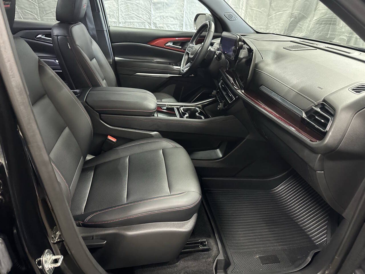 Used 2024 Chevrolet Traverse Z71 w/ Enhanced Driving Package AWD/4WD image 6