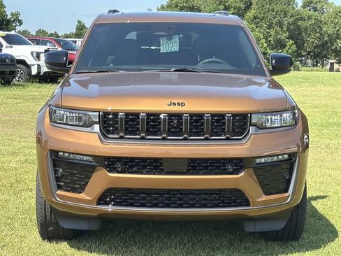 New 2026 Jeep Grand Cherokee L Limited AWD/4WD image 3