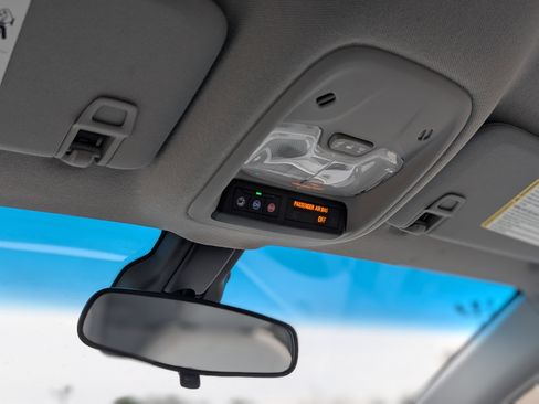 Used 2020 Chevrolet Bolt LT image 29