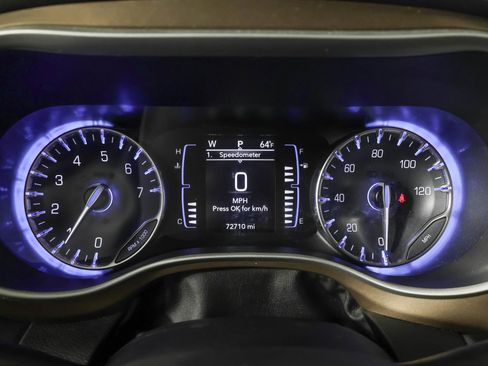 Used 2022 Chrysler Voyager LX image 27