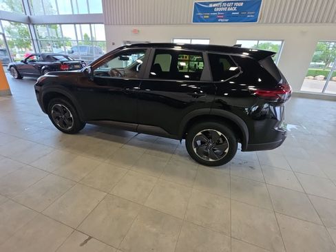 Used 2024 Nissan Rogue SV AWD/4WD image 15