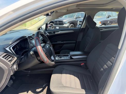 Used 2020 Ford Fusion SE FWD image 14