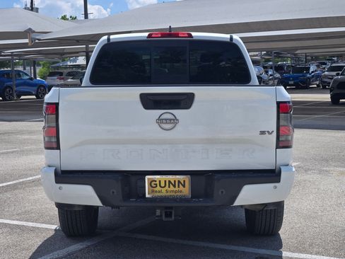 Used 2022 Nissan Frontier SV w/ SV Premium Package RWD image 5